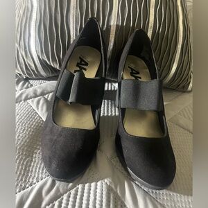 Anne Klein Black Heels with Bow Accent